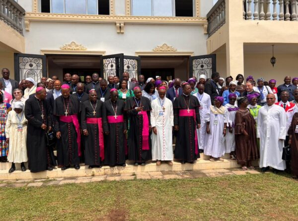 𝗧𝗿𝗮𝘃𝗮𝘂𝘅 𝗲𝘁 𝗠𝗲𝘀𝘀𝗲 𝘀𝗼𝗹𝗲𝗻𝗻𝗲𝗹𝗹𝗲 𝗱’𝗼𝘂𝘃𝗲𝗿𝘁𝘂𝗿𝗲 𝗱𝗲 𝗹𝗮 𝘀𝗲𝘀𝘀𝗶𝗼𝗻 annuelle de la Conférence Épiscopale Provinciale de Yaoundé (CEPY)